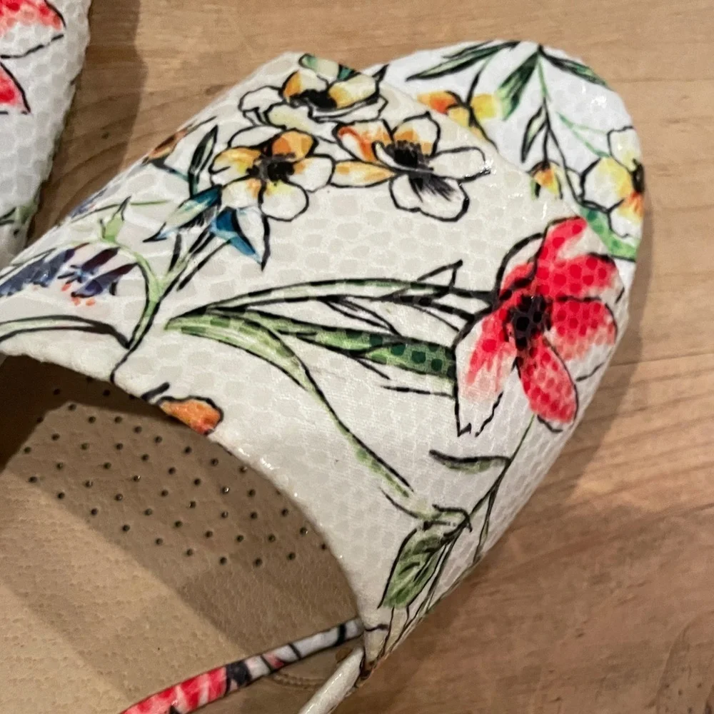 NWOT Aerosoles Application White Multicolor floral Cork Wedge Espadrilles 9M